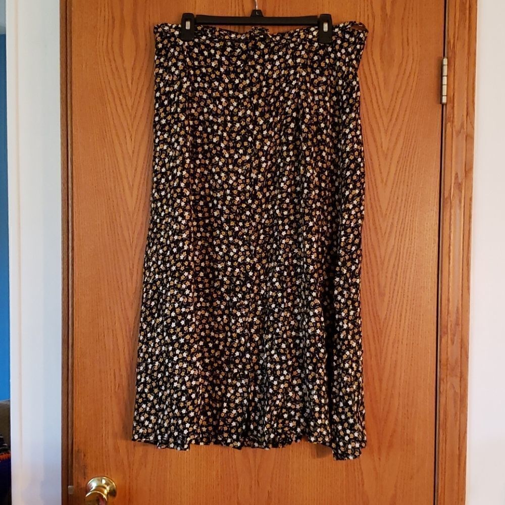 EUC Sag Harbor Floral Skirt w/ Matching Belt Sz XL